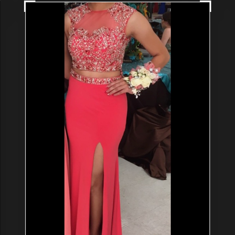 Beautiful beaded evening gown 👗